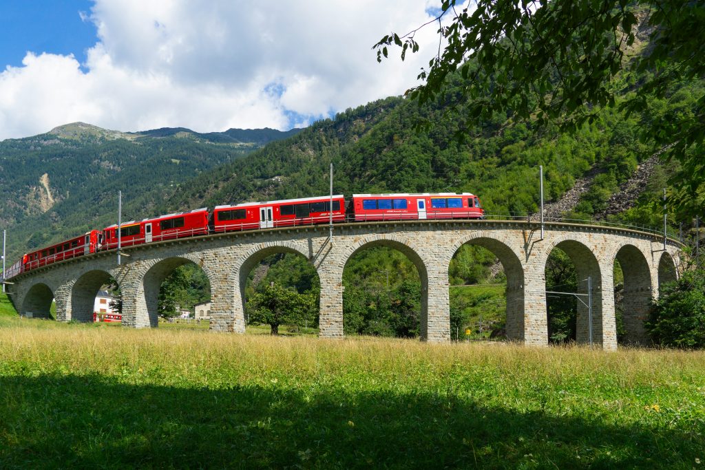 In Viaggio con il Trenino Rosso del Bernina e Livigno
